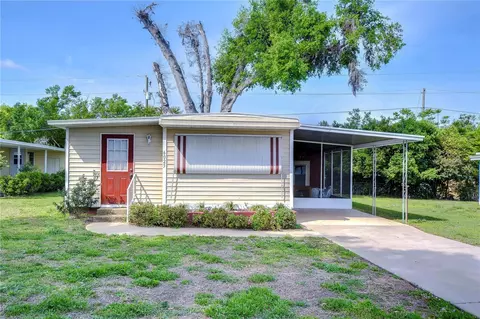 6025 Ridgewood Dr, Zephyrhills, FL 33542