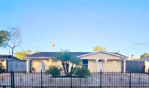 8407 River Oaks Dr, Tampa, FL 33615