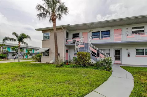 5876 21st St N #10, Saint Petersburg, FL 33714