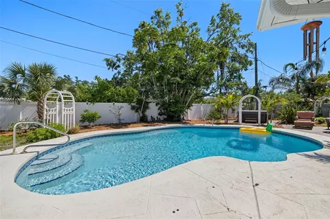 1508 Eden Isle Blvd NE, Saint Petersburg, FL 33704