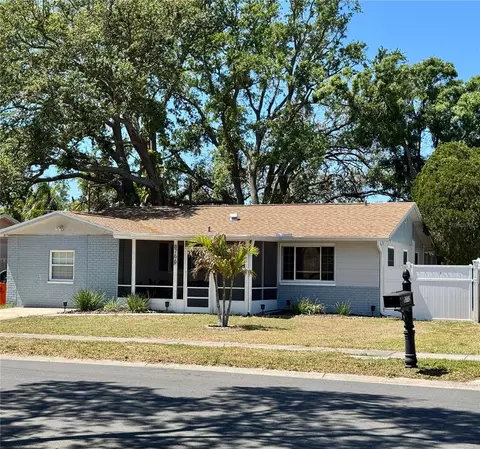 8766 91st St, Seminole, FL 33777
