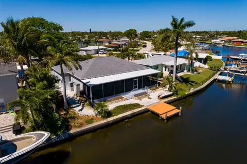 9409 Sun Isle Dr NE, Saint Petersburg, FL 33702