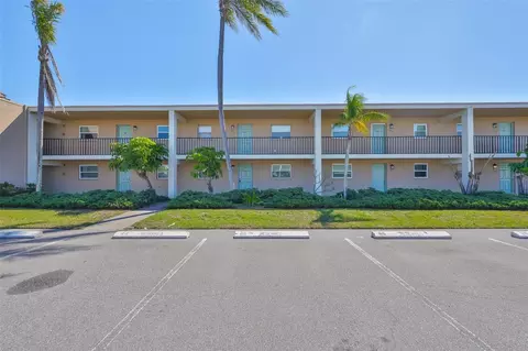 12300 Park Blvd #202, Seminole, FL 33772