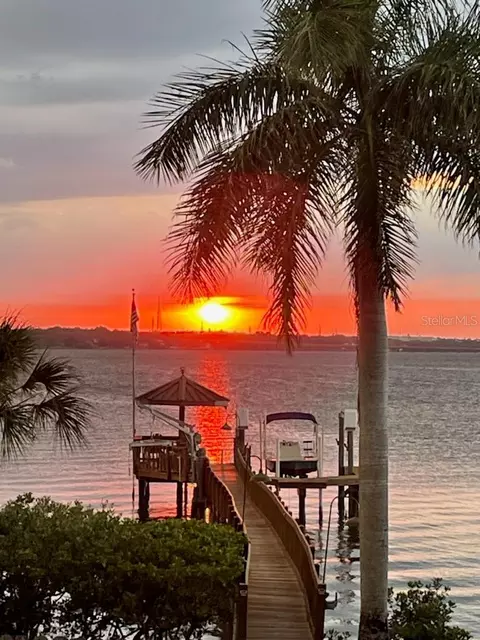 610 Shore Dr E, Oldsmar, FL 34677