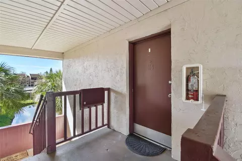 3828 N Lake Dr #114, Tampa, FL 33614