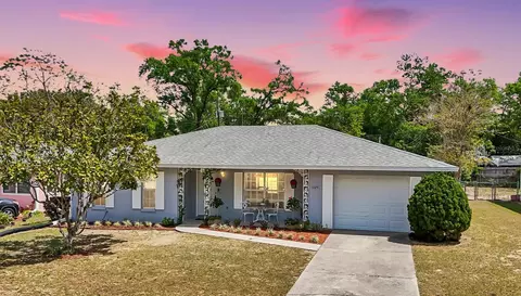 1125 Hillcrest Ct, Eustis, FL 32726