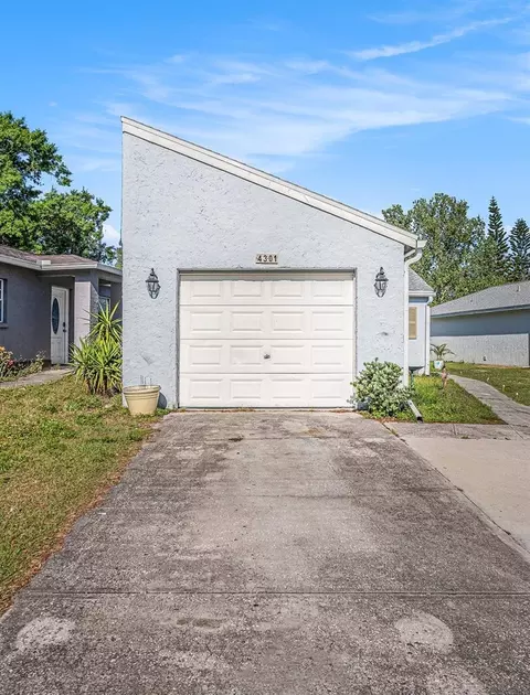 4301 Longshore Dr, Land O Lakes, FL 34639