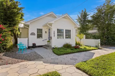1617 Oak St NE, Saint Petersburg, FL 33704