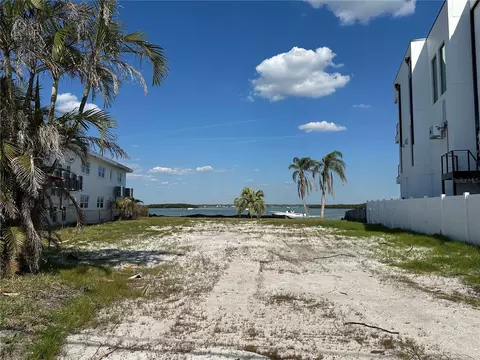 447 129th Ave E, Madeira Beach, FL 33708