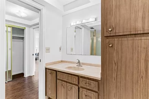 Bath - 147 Bluff View Dr #206, Belleair Bluffs, FL 33770 photo 2 of 4