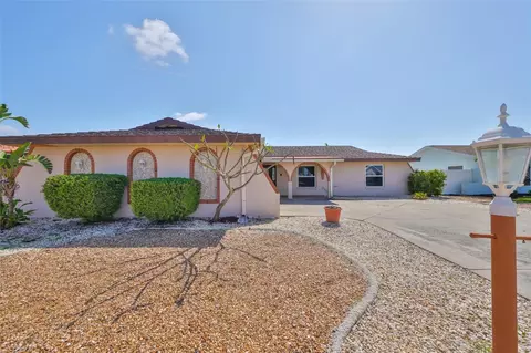 6511 Santiago Ct, Apollo Beach, FL 33572