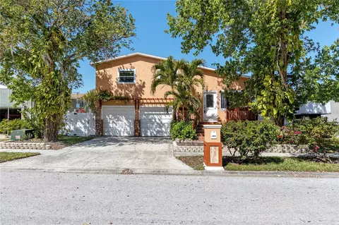 8672 Rue Chateaux Dr, Seminole, FL 33777