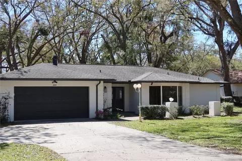 2105 Curry Rd, Lutz, FL 33549