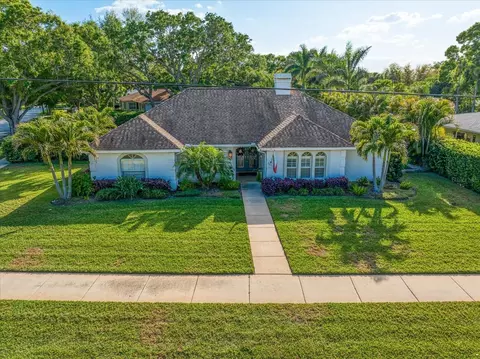 307 Oleander Rd, Belleair, FL 33756
