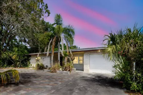 549 E Center St, Tarpon Springs, FL 34689