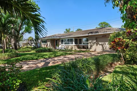 7909 Garden Dr N, Saint Petersburg, FL 33710
