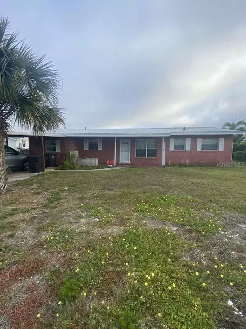 825 Blue Heron Blvd, Ruskin, FL 33570