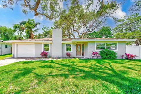 3572 Pocahontas Dr, Largo, FL 33774