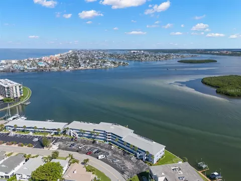 280 126th Ave #106, Treasure Island, FL 33706