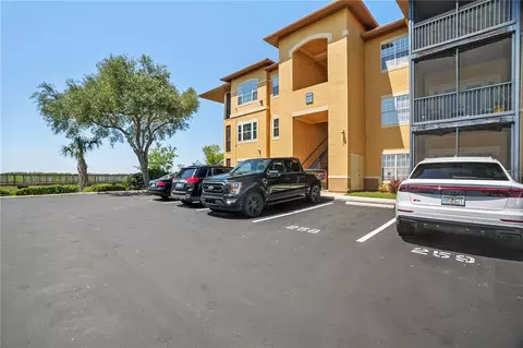 4302 Bayside Village Dr #102, Tampa, FL 33615