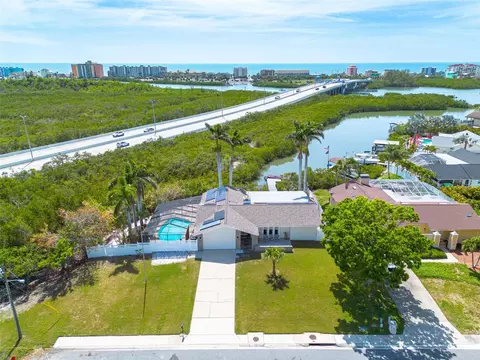 7906 Bayshore Dr, Seminole, FL 33776