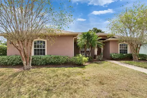 1742 Oakwood Estates Dr, Plant City, FL 33563