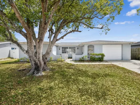 9106 Greenbriar Ln, Port Richey, FL 34668