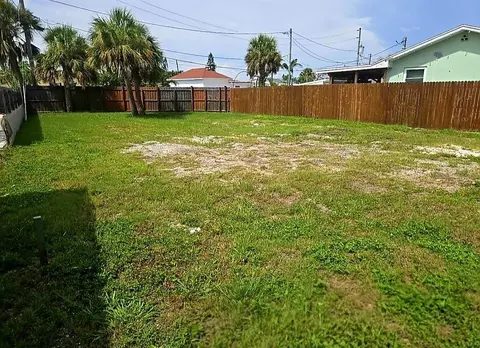 432 S Bayshore Dr, Madeira Beach, FL 33708