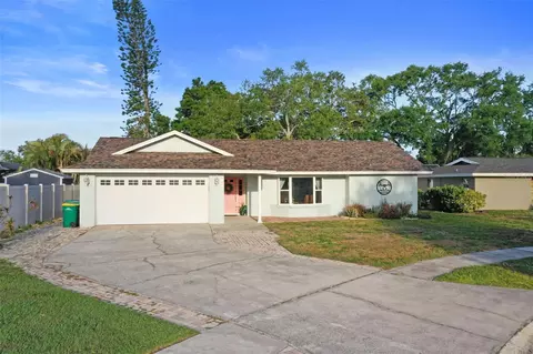 10812 96th St, Largo, FL 33773