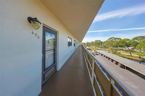 6070 80th St N #406, Saint Petersburg, FL 33709