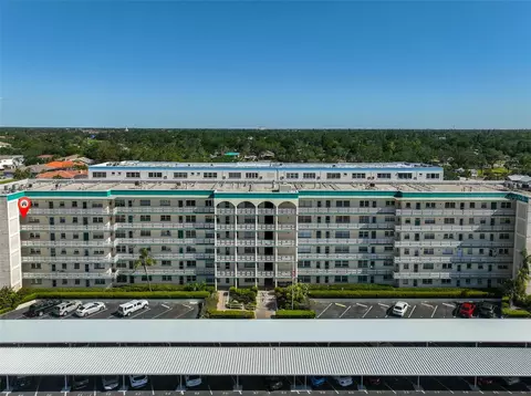 2960 59th St S #615, Gulfport, FL 33707