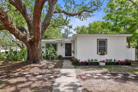 559 Scotland St, Dunedin, FL 34698