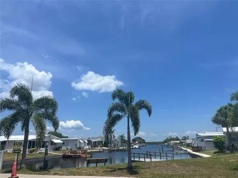 6926 Americana Dr NE #134, Saint Petersburg, FL 33702