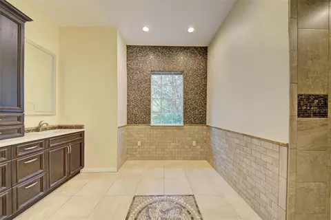 Bath - 7333 Royal Oak Dr, Spring Hill, FL 34607 photo 7 of 9
