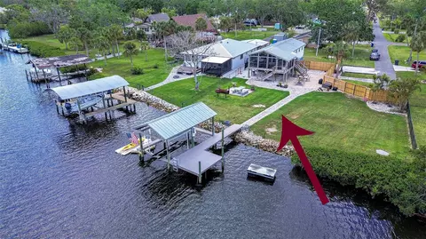 202 7th St SW, Ruskin, FL 33570