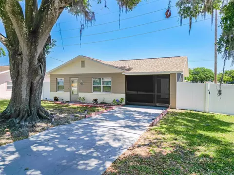 14734 11th St, Dade City, FL 33523