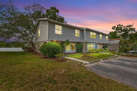 14802 Morning Dr, Lutz, FL 33559