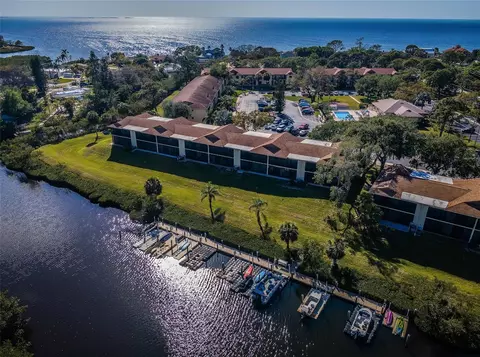 1686 Seascape Cir, Tarpon Springs, FL 34689