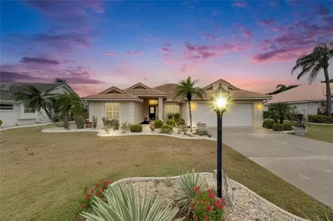 2017 S Pebble Beach Blvd, Sun City Center, FL 33573