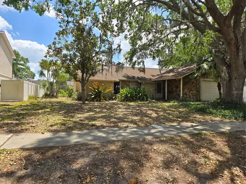 1425 Corner Oaks Dr, Brandon, FL 33510