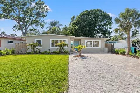 1613 60th St S, Gulfport, FL 33707