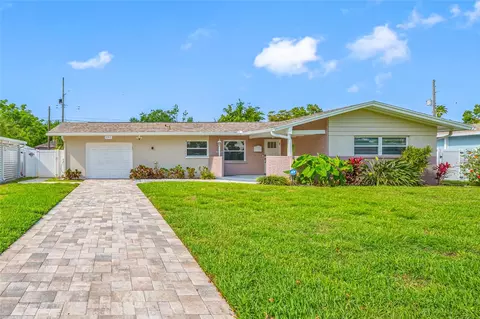 6345 Dartmouth Ave N, Saint Petersburg, FL 33710
