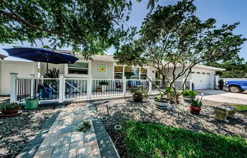 154 Sunshine Dr, Palm Harbor, FL 34684