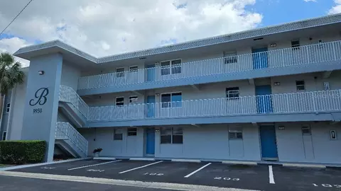 9950 47th Ave N #110, Saint Petersburg, FL 33708