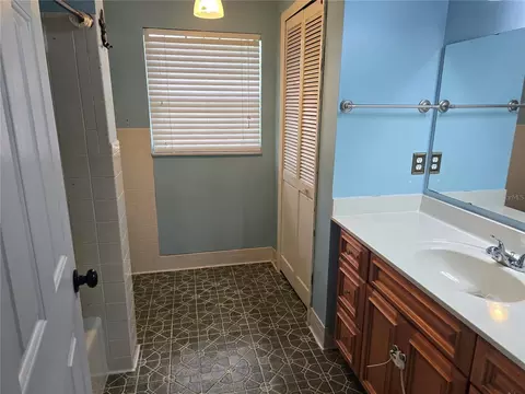 Bath - 4506 SE 7th Pl, Ocala, FL 34471 photo 5 of 6