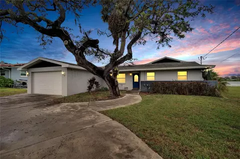828 Bayshore Dr, Tarpon Springs, FL 34689