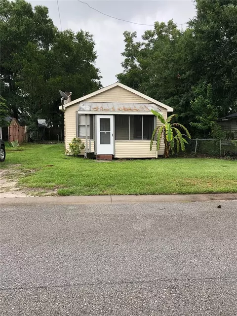 124 1st St, Winter Haven, FL 33880