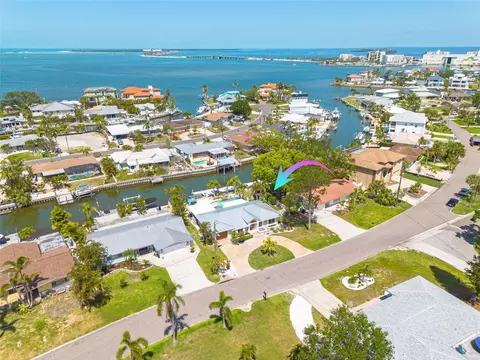 2248 Edythe Dr, Dunedin, FL 34698
