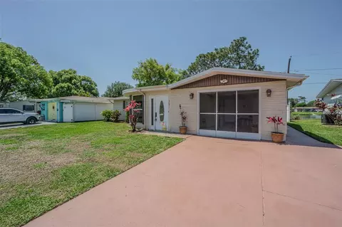2051 Lyra Dr, Holiday, FL 34690