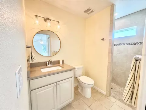 Bath - 16204 3rd St E, Redington Beach, FL 33708 photo 7 of 9